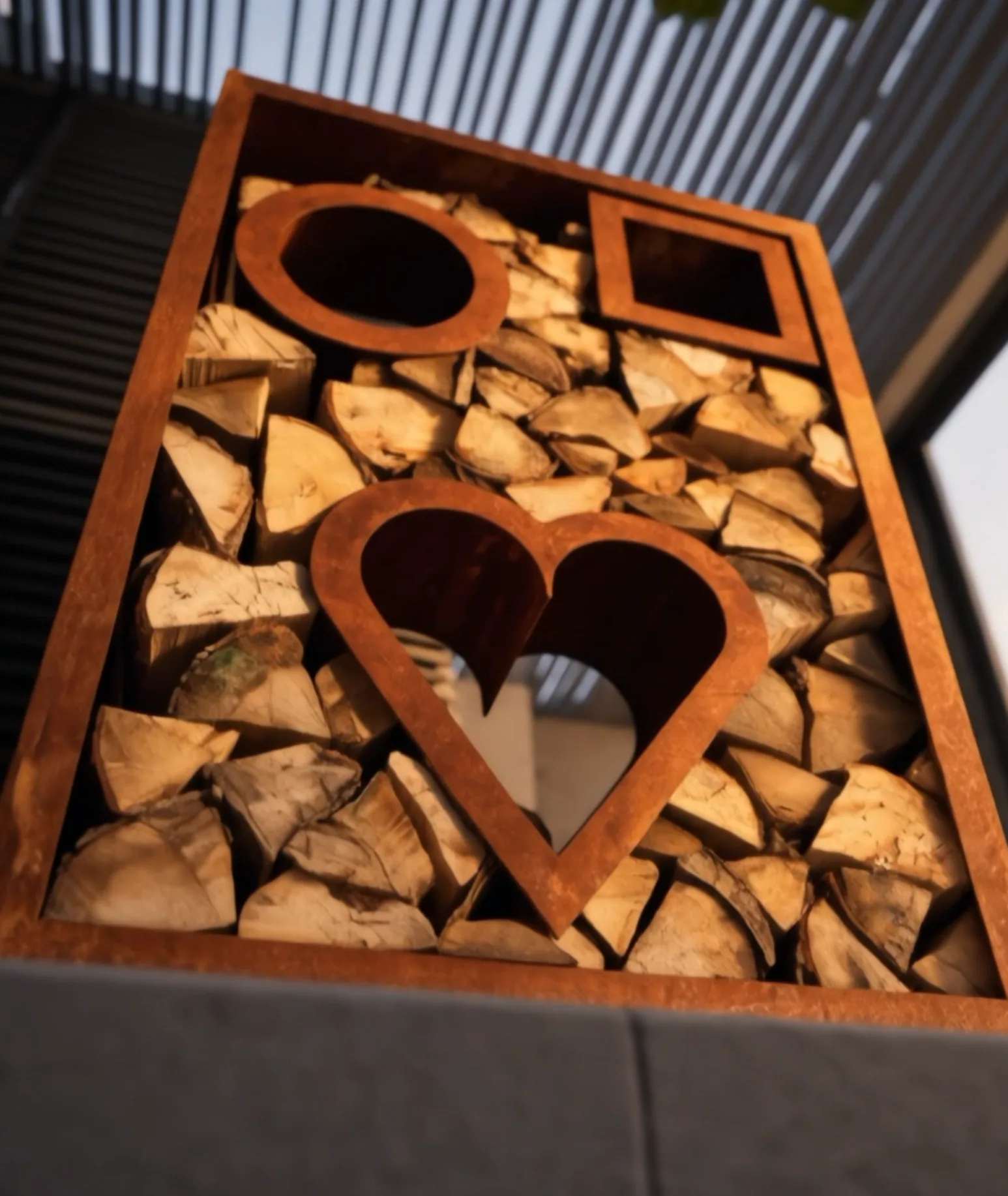 Fortito square Corten window module - environnement