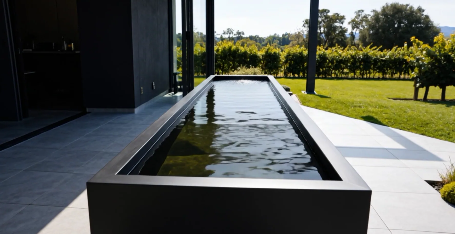 Rectangular water basin - detail
