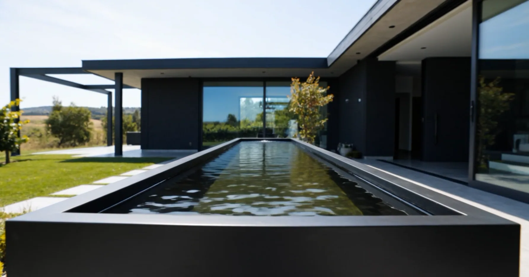 Rectangular water basin - environnement